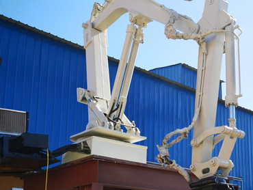 Použití odlévacího manipulátoru před troubou