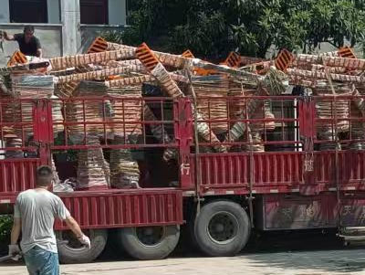 Do Myanmaru bylo dodáno 7 sad litinových manipulátorů